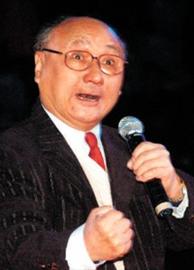 今年76歲的童祥苓眉宇間仍透出當(dāng)年《智取威虎山》中扮演楊子榮的英氣。