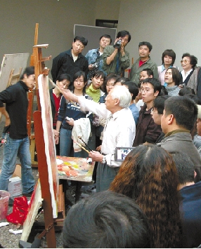 2004年，趙無極在中國美院講學(xué)