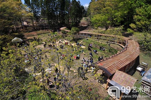 《為SMoCA 作的限量作品》爆破瞬間，日本福島縣磐城市，2013年。Tsukuru Asada 攝，蔡工作室提供。