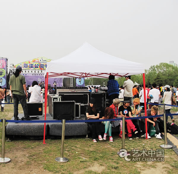 海淀公園2010音樂街,2010海淀公園音樂街,海淀公園音樂街,海淀音樂街,海淀公園音樂節(jié),音樂街,音樂節(jié),2010海淀音樂節(jié),2010北京音樂節(jié),2010搖滾音樂節(jié),搖滾音樂節(jié),2010音樂節(jié),海淀公園音樂節(jié),吉他鼓音樂周,搖滾音樂周,流行音樂周,海淀公園音樂節(jié)陣容,搖滾樂隊(duì)