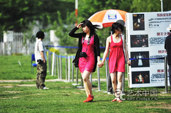 海淀公園2010音樂街,2010海淀公園音樂街,海淀公園音樂街,海淀音樂街,海淀公園音樂節(jié),音樂街,音樂節(jié),2010海淀音樂節(jié),2010北京  音樂節(jié),2010搖滾音樂節(jié),搖滾音樂節(jié),2010音樂節(jié),海淀公園音樂節(jié),吉他鼓音樂周,搖滾音樂周,流行音樂周,海淀公園音樂節(jié)陣容,搖  滾樂隊(duì)