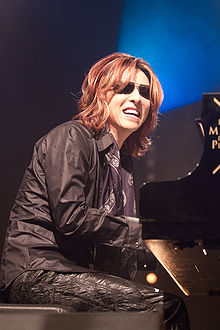 Yoshiki的古典鋼琴造詣并不亞于他的鼓技