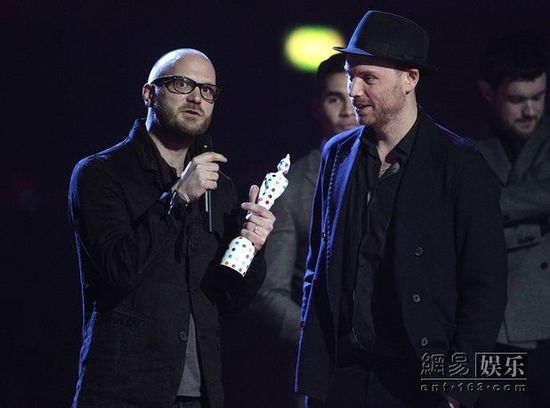 酷玩樂隊的鼓手Will Champion和吉他手Jonny Buckland。